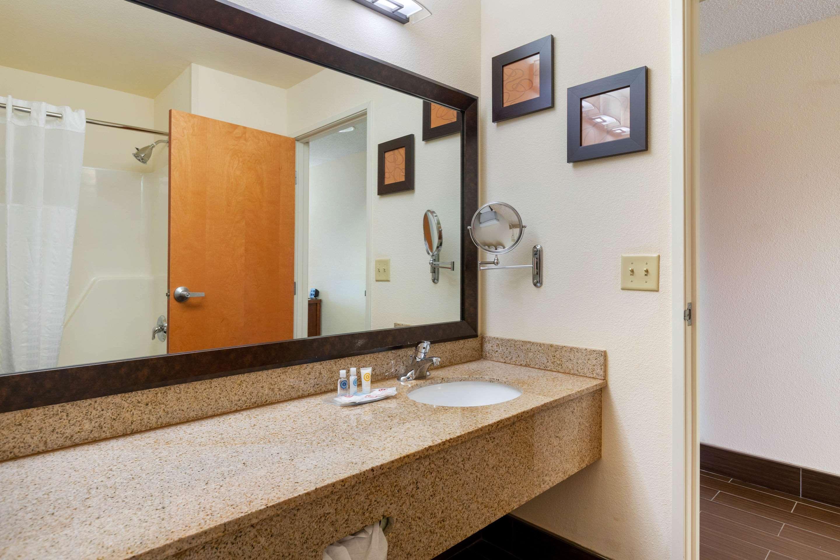 Comfort Suites Stevensville - St Joseph Εξωτερικό φωτογραφία