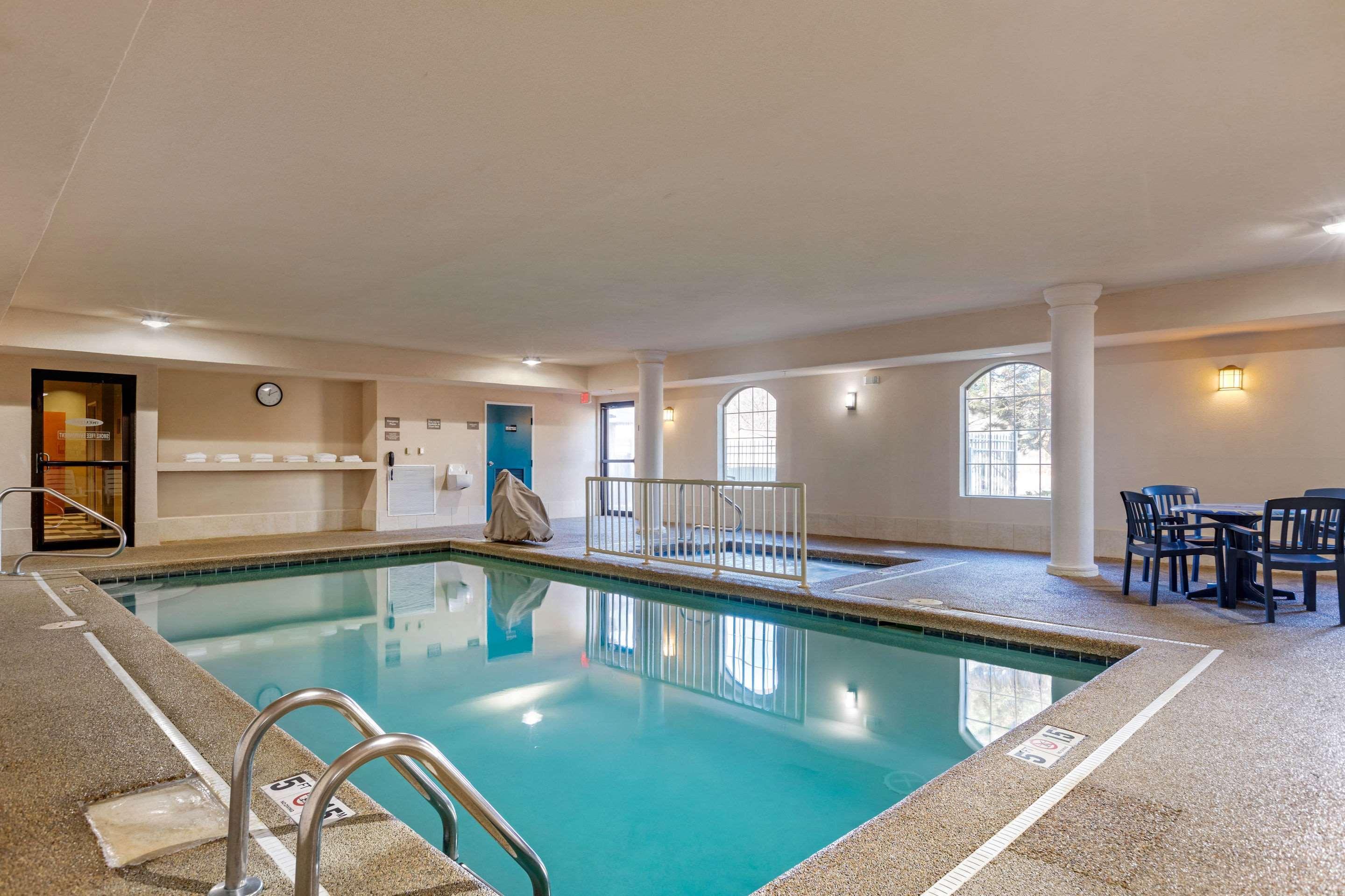 Comfort Suites Stevensville - St Joseph Εξωτερικό φωτογραφία
